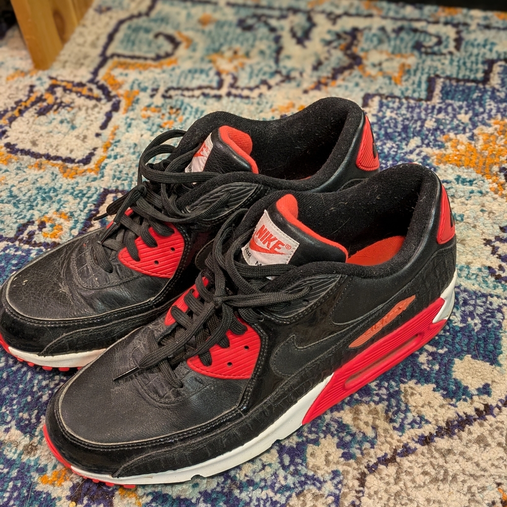 Nike Men's Black and Red Air Max Sneakers